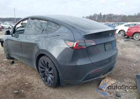 2024 Tesla Model Y Performance Dual Motor All-Wheel Drive z USA, uszkodzony, nr VIN 7SAYGDEF5RA330539